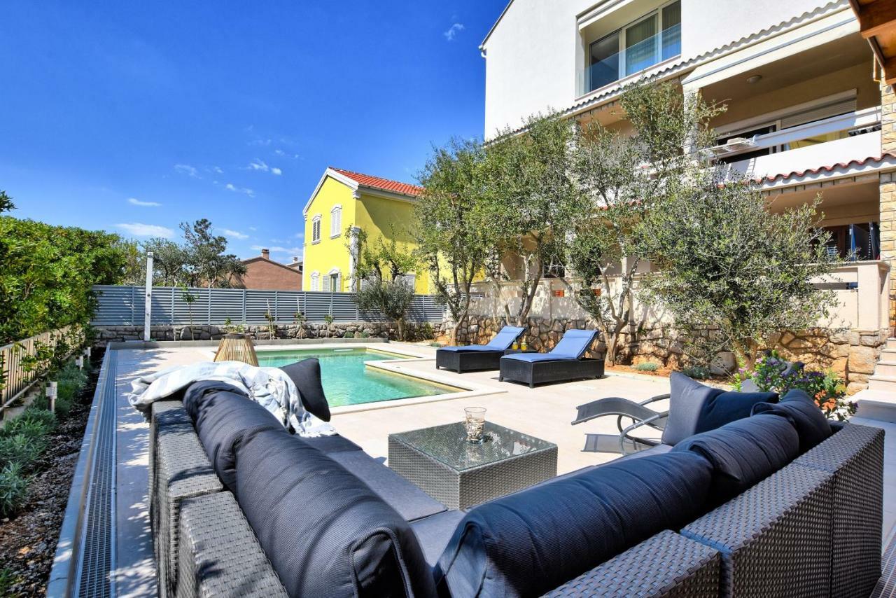 Apartments Villa Laura Pag Town Exterior photo